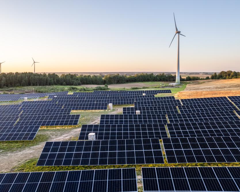 „Ignitis renewables“ kuria pirmąjį hibridinį saulės ir vėjo elektrinių parką