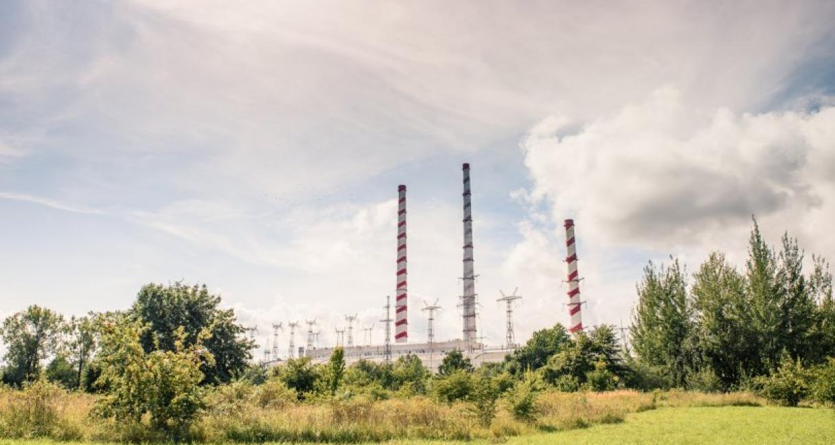 Pasirašyta sutartis dėl dviejų nenaudojamų kaminų Elektrėnų komplekse griovimo