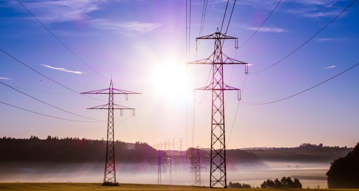 Per mėnesį elektra pabrango, bet buvo dešimtadaliu pigesnė nei pernai