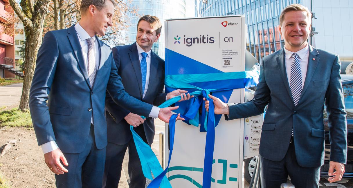 Atidaryta pusšimtis „Ignitis ON“ tinklo elektromobilių įkrovimo stotelių 
