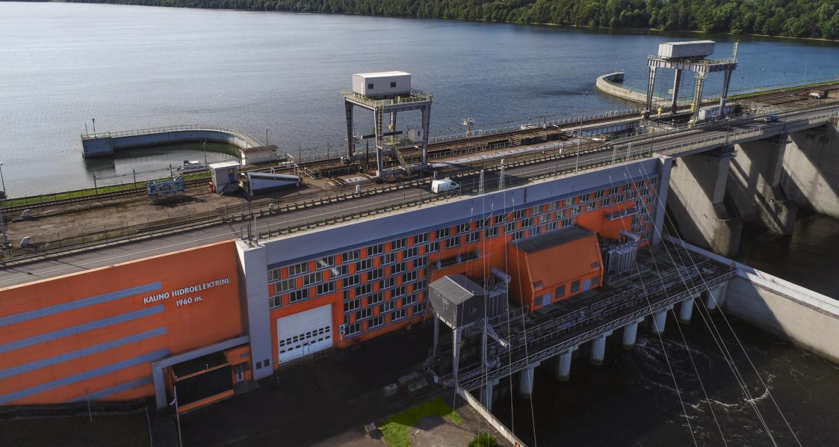 Didėjant Nemuno debitui, Kauno hidroelektrinė didina elektros energijos gamybą