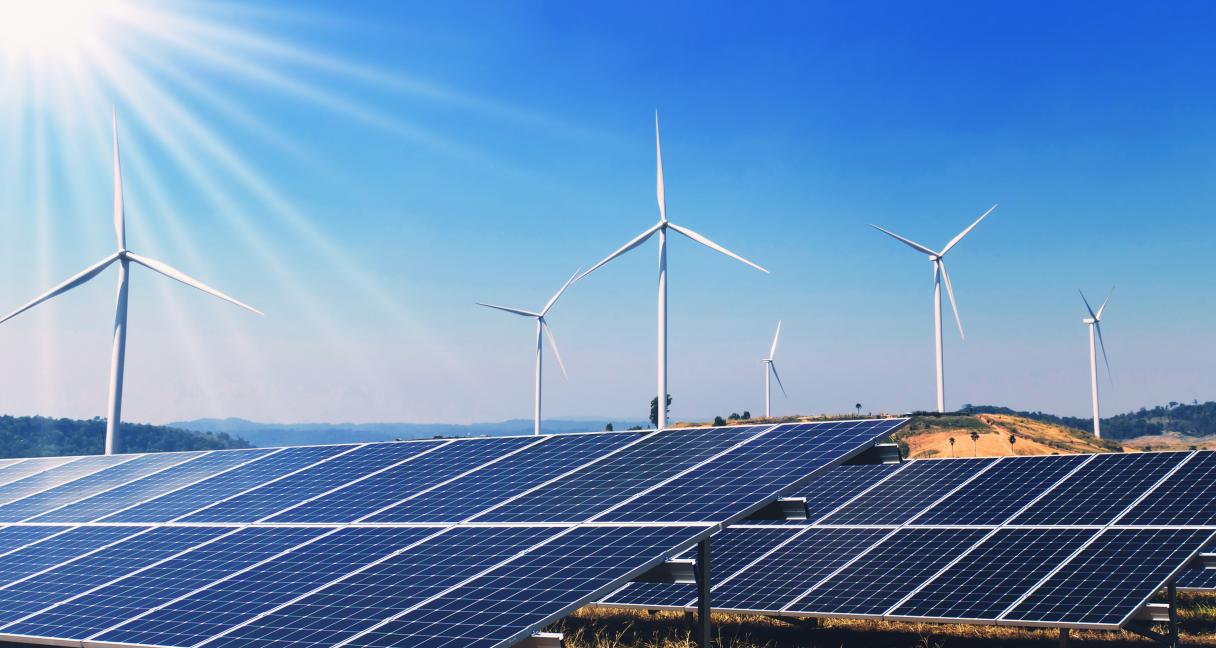 Saulės elektrinės verslui: ekologiškai sąmoninga ir ekonomiškai naudinga