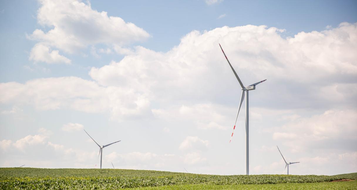 Šalia „Ignitis renewables“ vėjo parkų įsikūrusios bendruomenės kviečiamos teikti paraiškas dėl finansinės paramos
