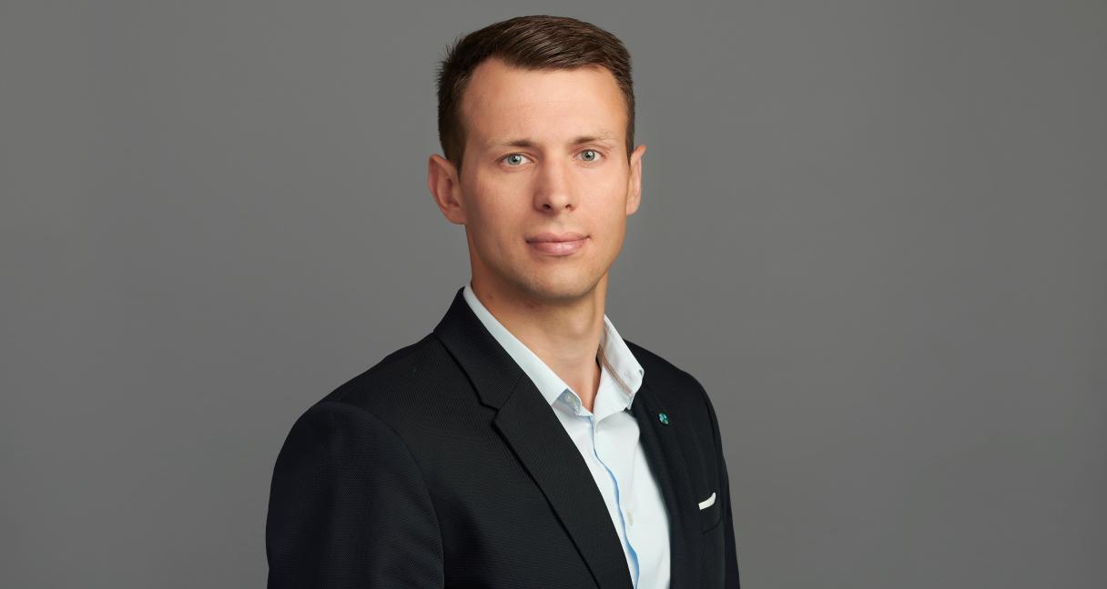 Bendrovės „Ignitis“ finansų vadovu ir valdybos nariu tapo Darius Šimkus. Jis iki šiol laikinai užėmė finansų vadovo poziciją, o laimėjęs skelbtą atranką kaip nuolatinis vadovas pareigas pradėjo eiti nuo šio antradienio. 