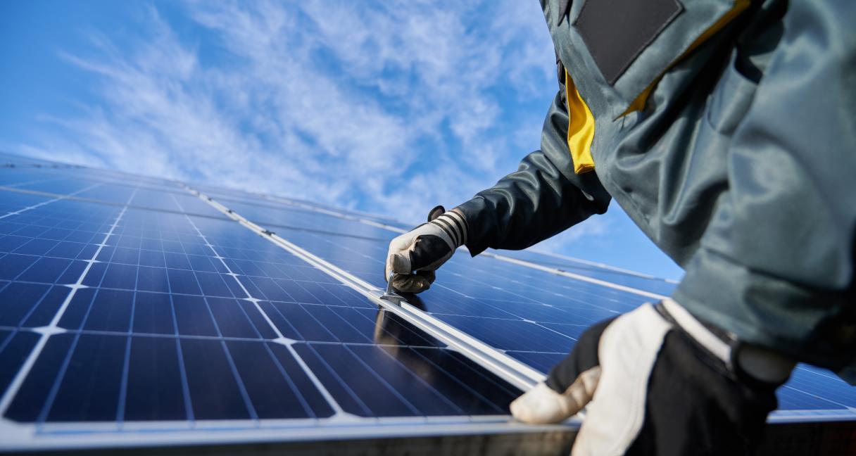 4 patarimai norintiems įsirengti saulės elektrinę
