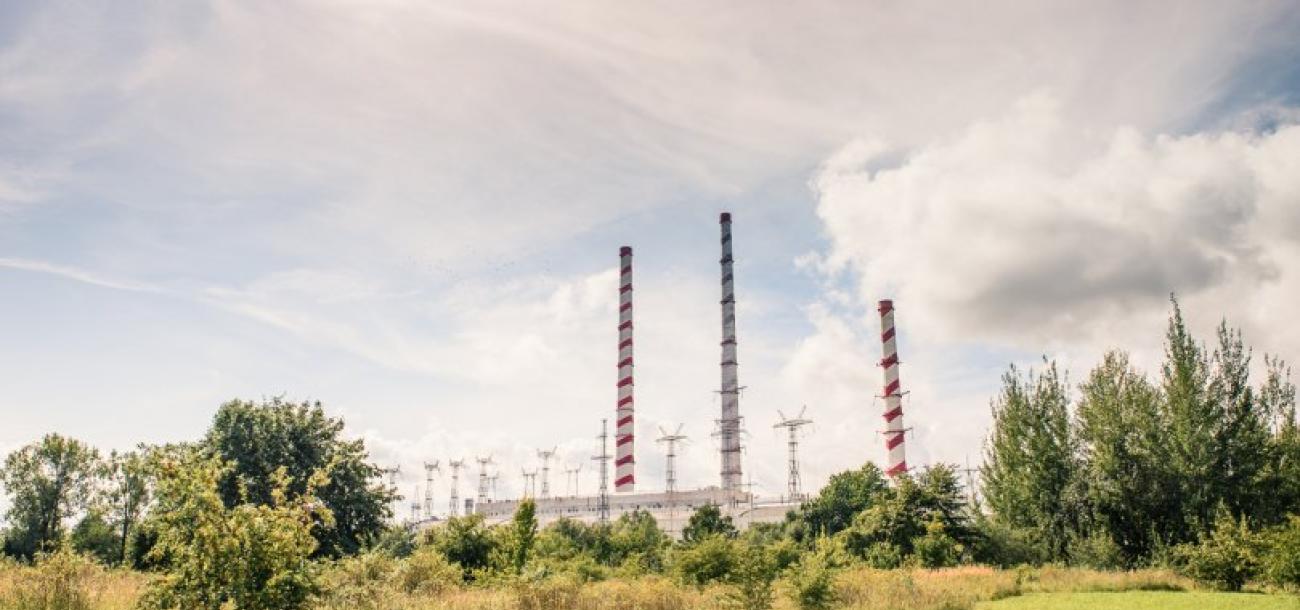 Pasirašyta sutartis dėl dviejų nenaudojamų kaminų Elektrėnų komplekse griovimo