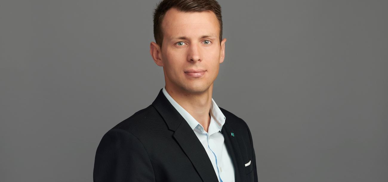Bendrovės „Ignitis“ finansų vadovu ir valdybos nariu tapo Darius Šimkus. Jis iki šiol laikinai užėmė finansų vadovo poziciją, o laimėjęs skelbtą atranką kaip nuolatinis vadovas pareigas pradėjo eiti nuo šio antradienio. 